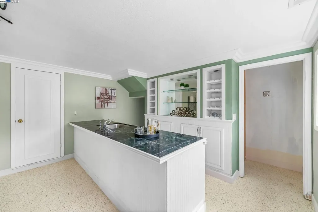 26928 Palomares Road Castro Valley CA 94552