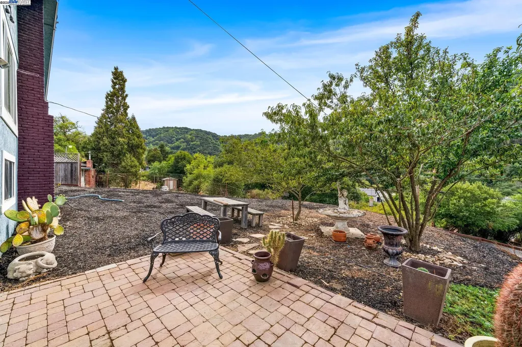 26928 Palomares Road Castro Valley CA 94552