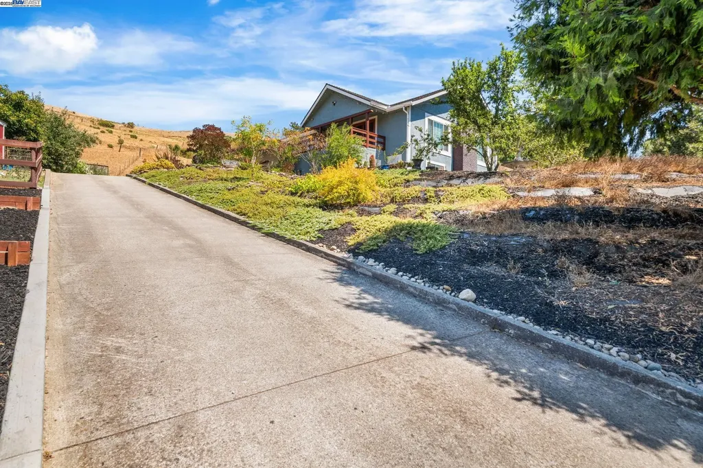 26928 Palomares Road Castro Valley CA 94552
