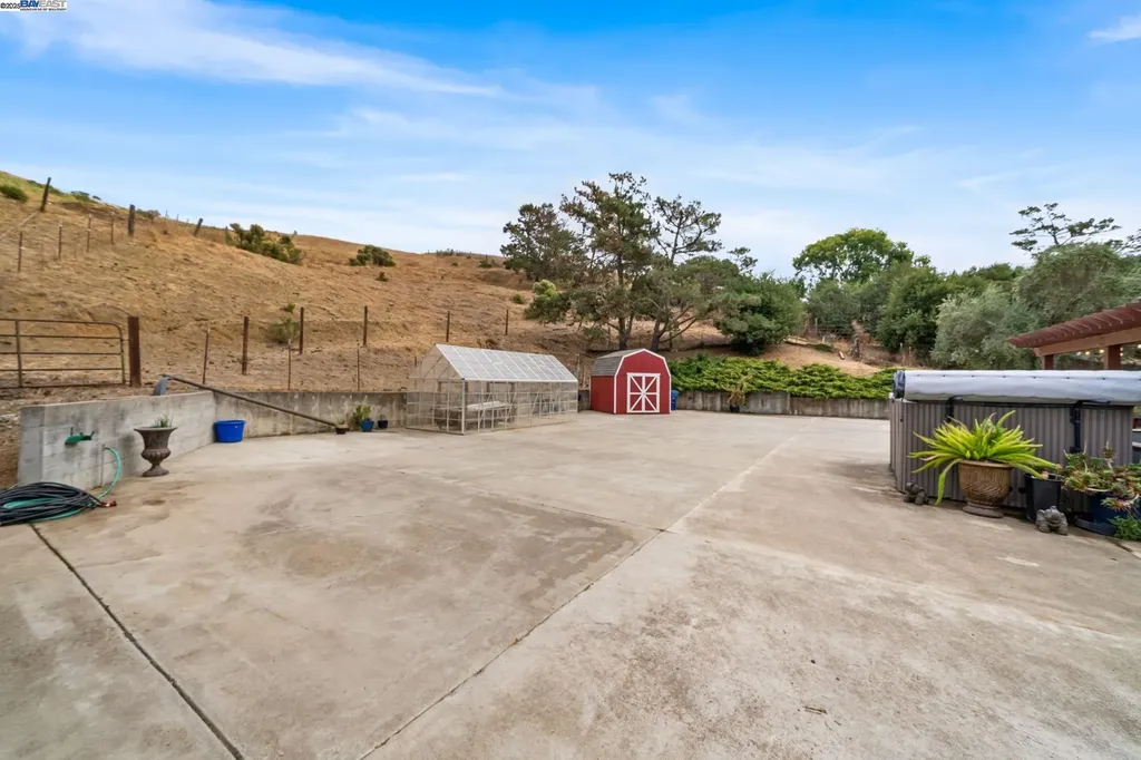 26928 Palomares Road Castro Valley CA 94552