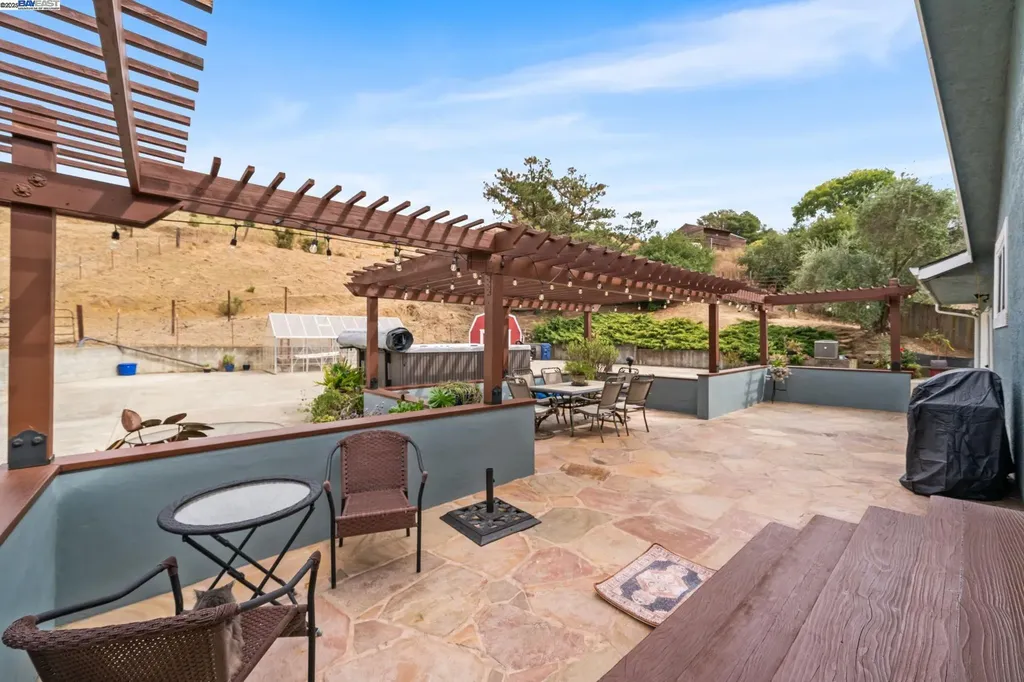 26928 Palomares Road Castro Valley CA 94552