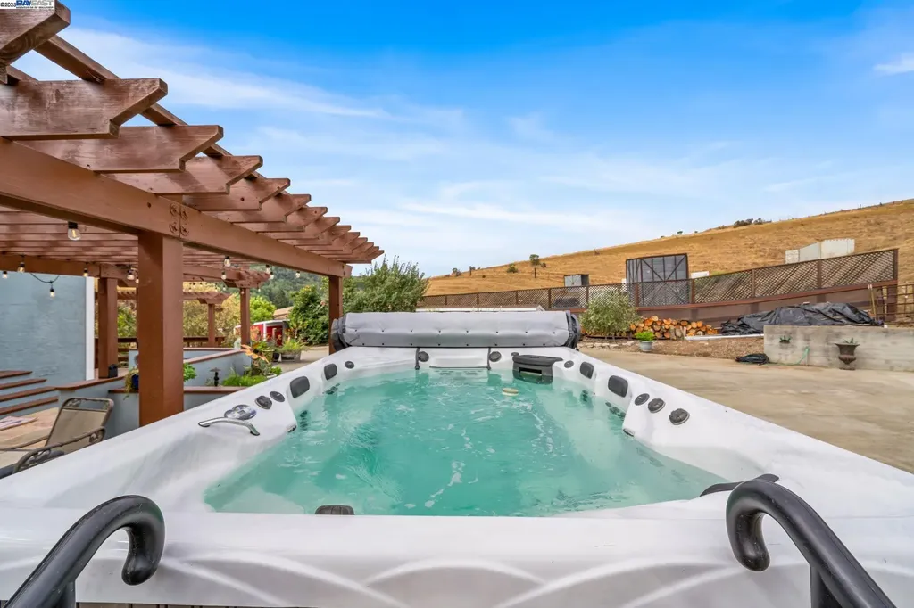 26928 Palomares Road Castro Valley CA 94552