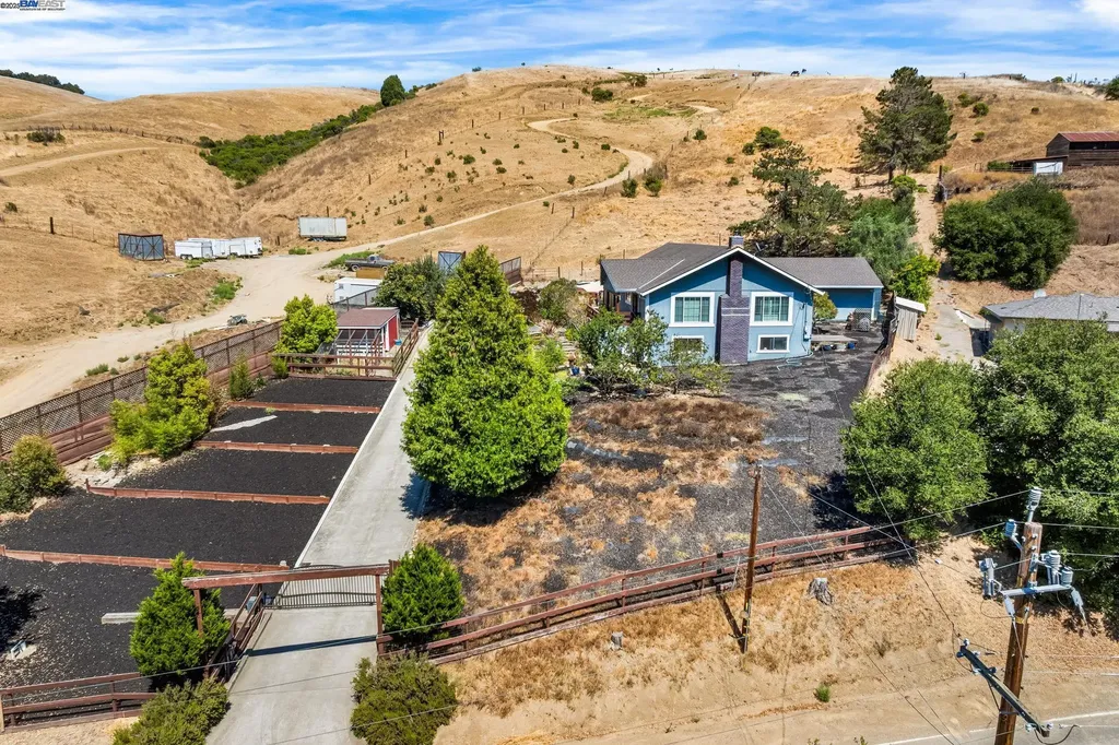 26928 Palomares Road Castro Valley CA 94552
