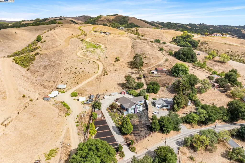26928 Palomares Road Castro Valley CA 94552