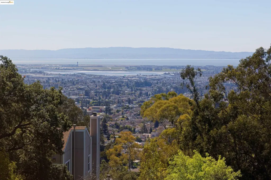 2093 Braemar Road Oakland CA 94602