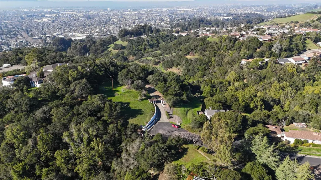 11275 Kerrigan Drive Oakland CA 94605