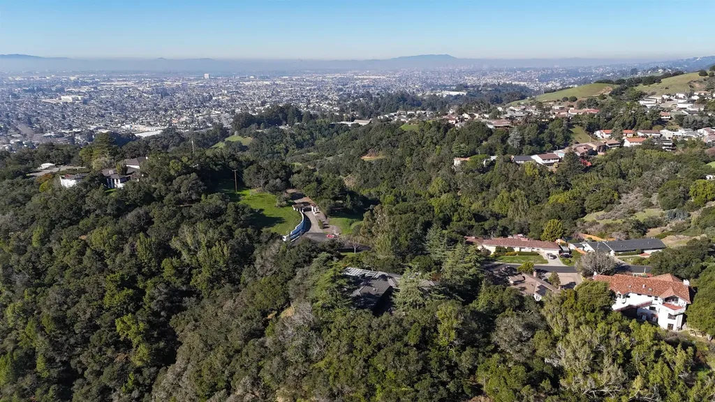 11275 Kerrigan Drive Oakland CA 94605