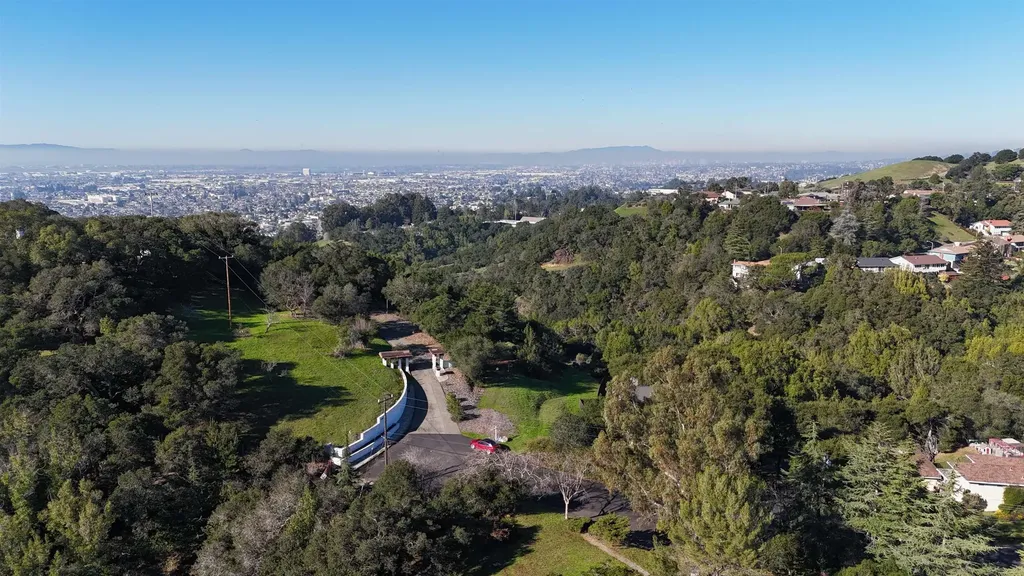 11275 Kerrigan Drive Oakland CA 94605