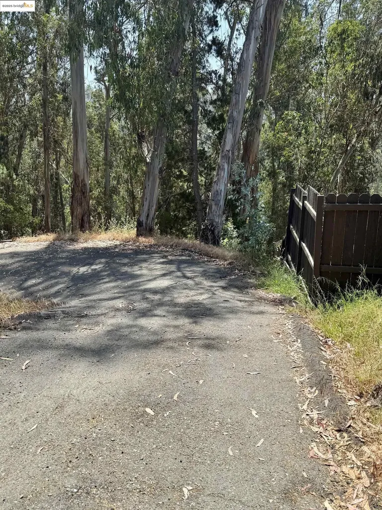 6406 Valley View Road Oakland CA 94611
