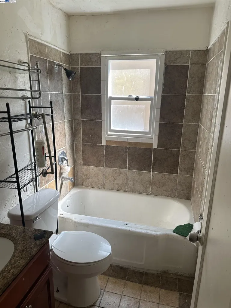 5651 Telegraph Oakland CA 94609