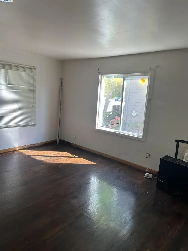 5651 Telegraph Oakland CA 94609