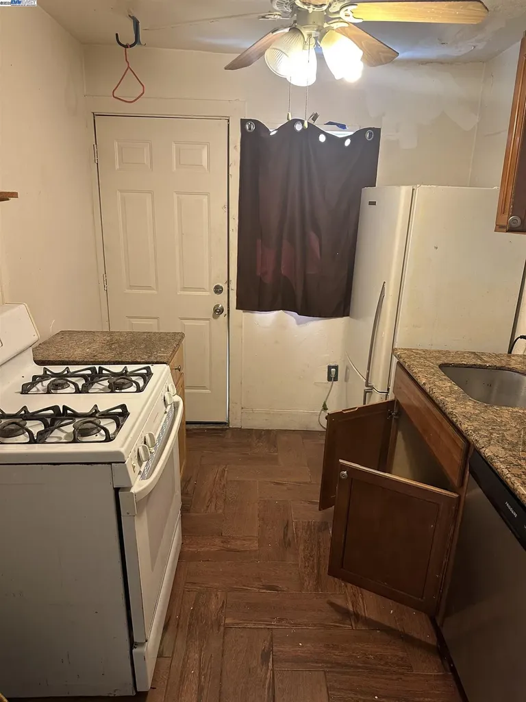 5651 Telegraph Oakland CA 94609