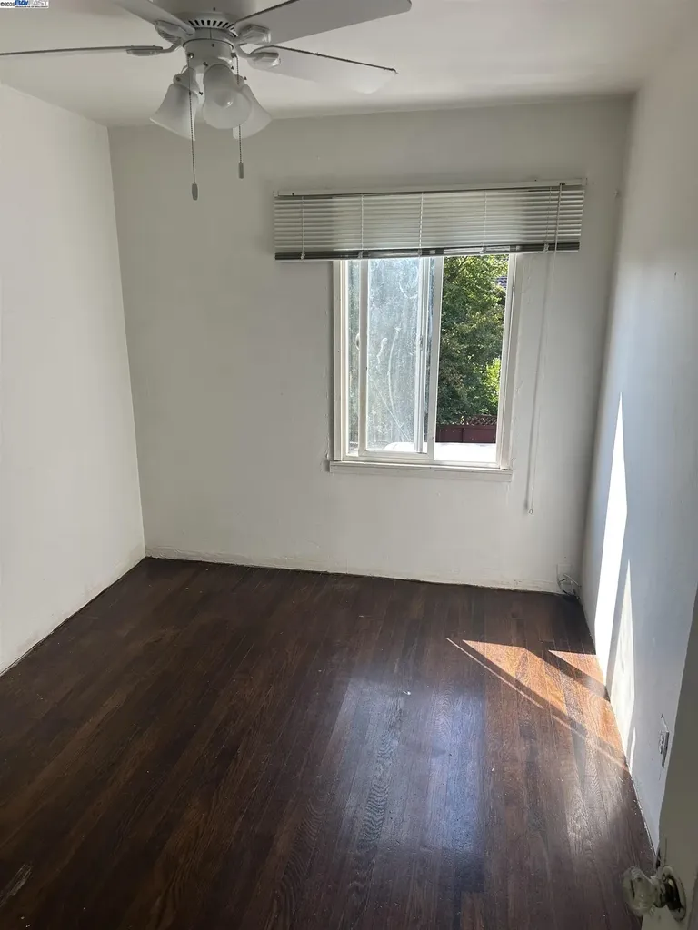5651 Telegraph Oakland CA 94609