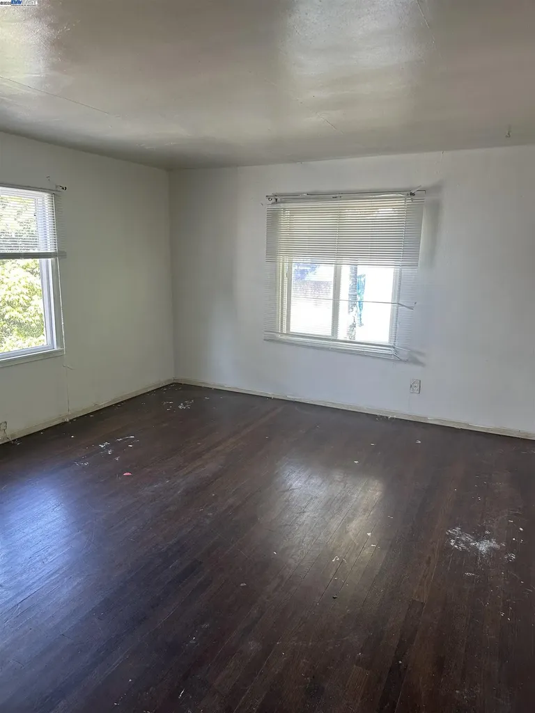 5651 Telegraph Oakland CA 94609