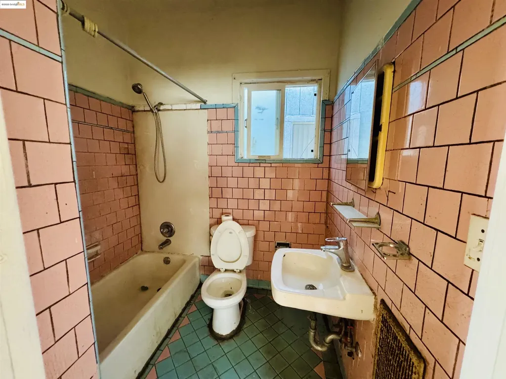 220 International Boulevard Oakland CA 94606