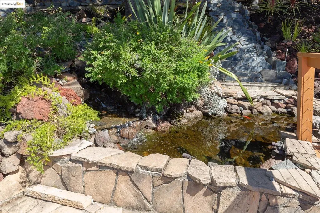 6330 Swainland Road Oakland CA 94611