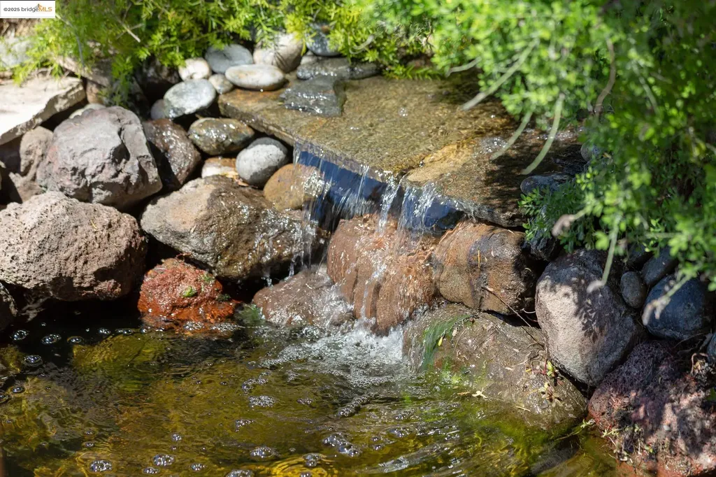 6330 Swainland Road Oakland CA 94611