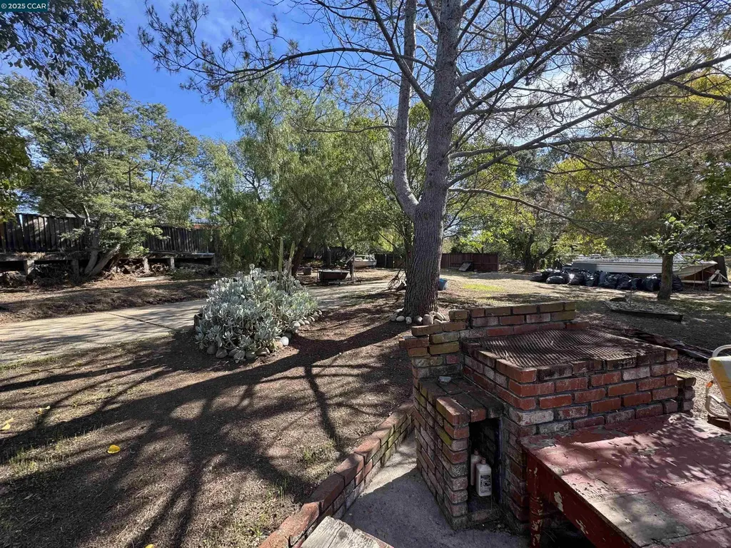 22490 Bayview Avenue Hayward CA 94541