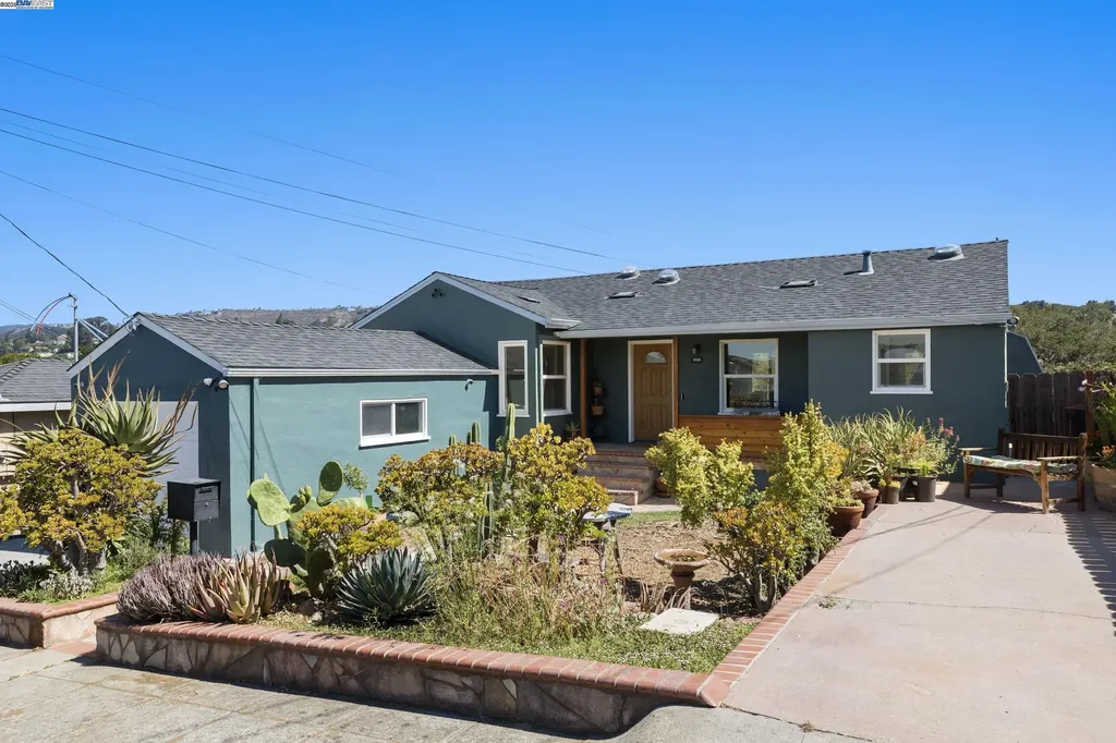 8802 Seneca Street Oakland CA 94605