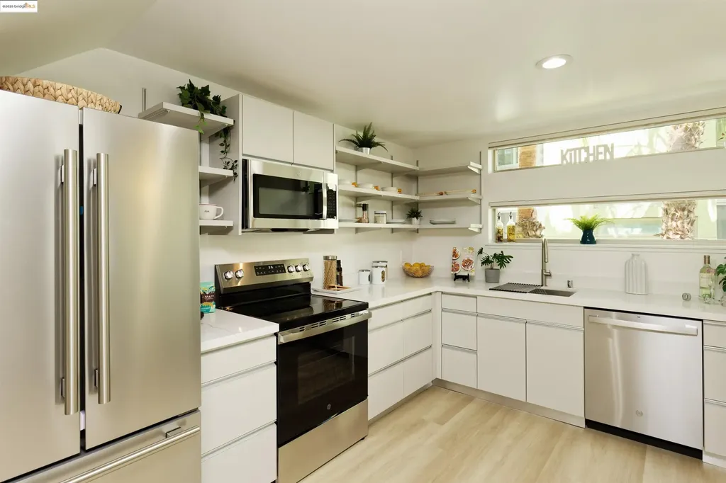 1201 Pine Street Oakland CA 94607