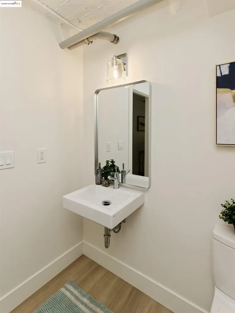 1201 Pine Street Oakland CA 94607