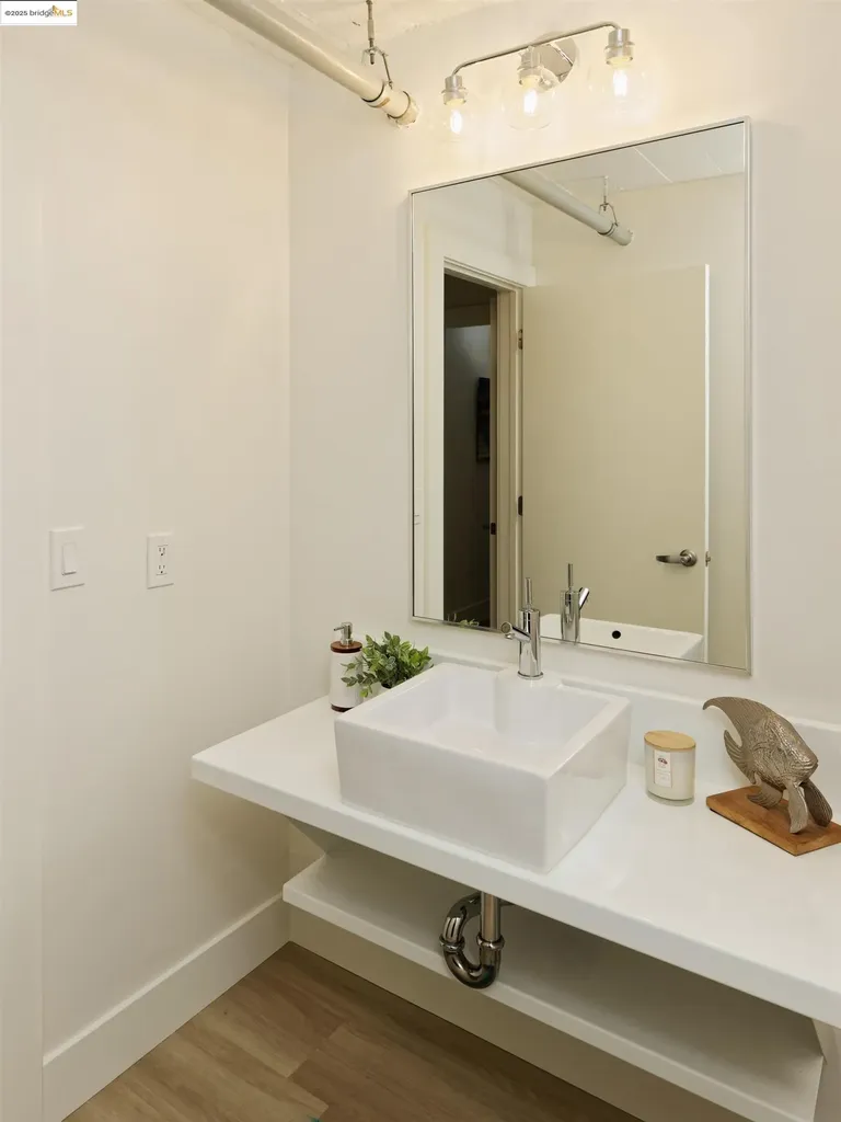 1201 Pine Street Oakland CA 94607