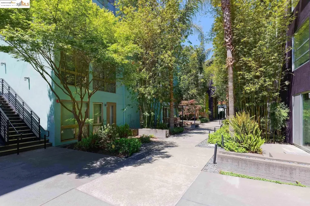 1201 Pine Street Oakland CA 94607