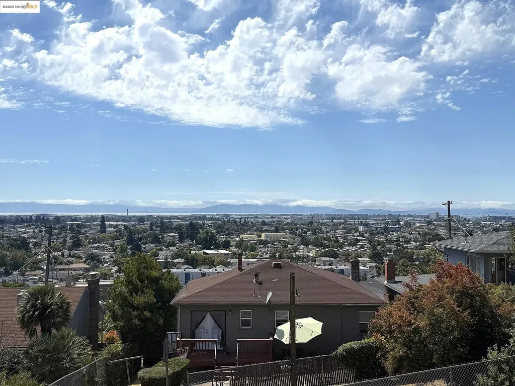 9889 Burr Street Oakland CA 94605