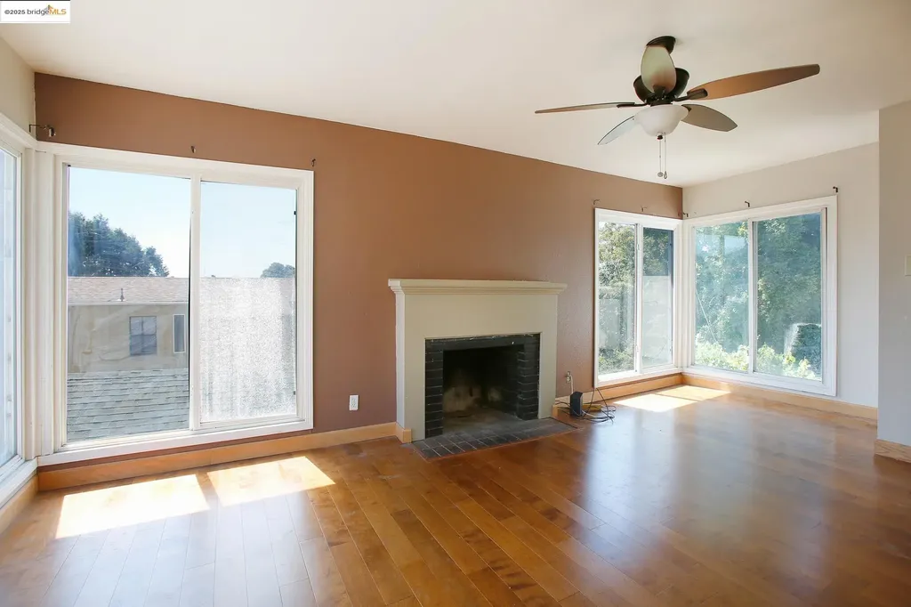 9889 Burr Street Oakland CA 94605
