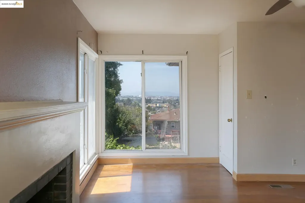 9889 Burr Street Oakland CA 94605