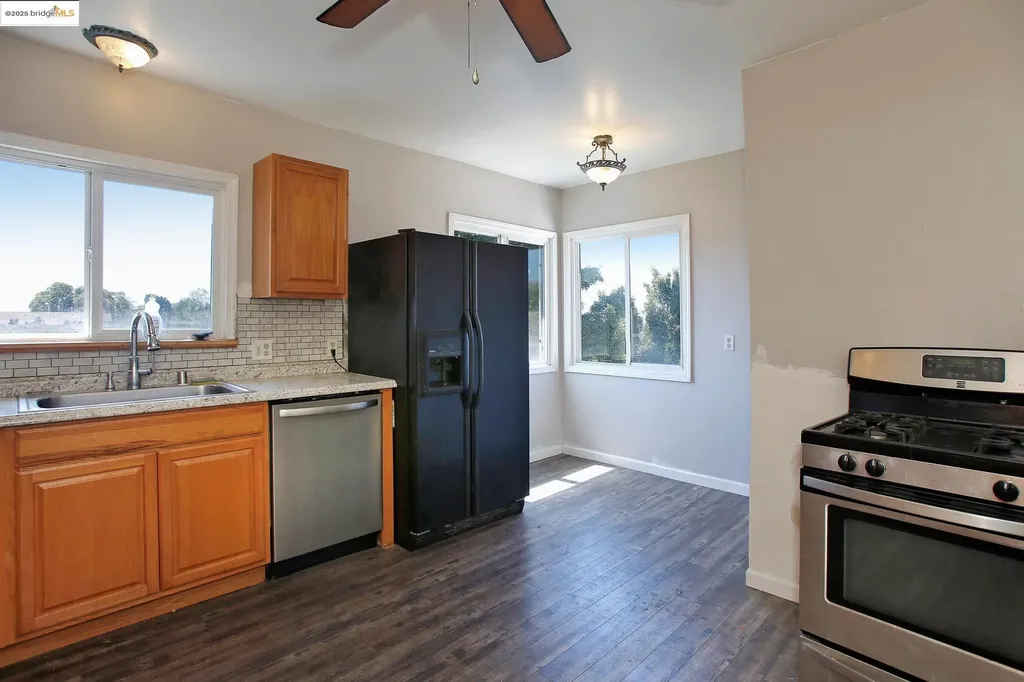 9889 Burr Street Oakland CA 94605