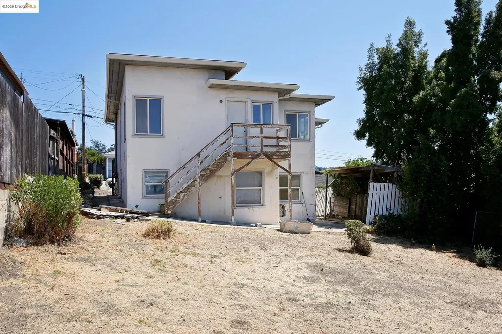 9889 Burr Street Oakland CA 94605