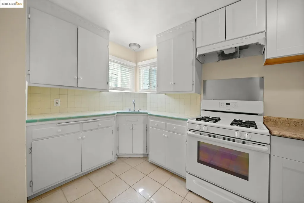 829 Vermont Street Oakland CA 94610