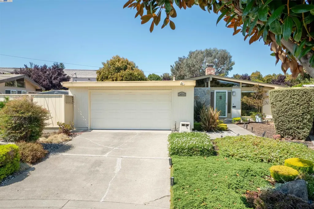 24757 Pear Street Hayward CA 94545
