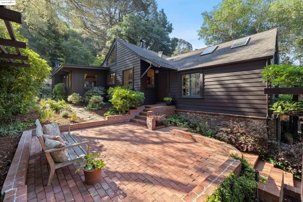 6100 Thornhill Drive Oakland CA 94611