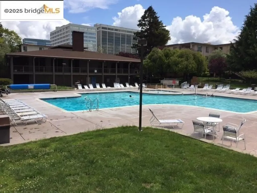 6 Captain Drive Emeryville CA 94608