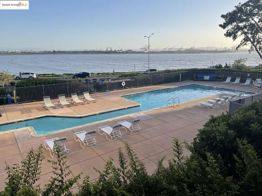 6 Captain Drive Emeryville CA 94608