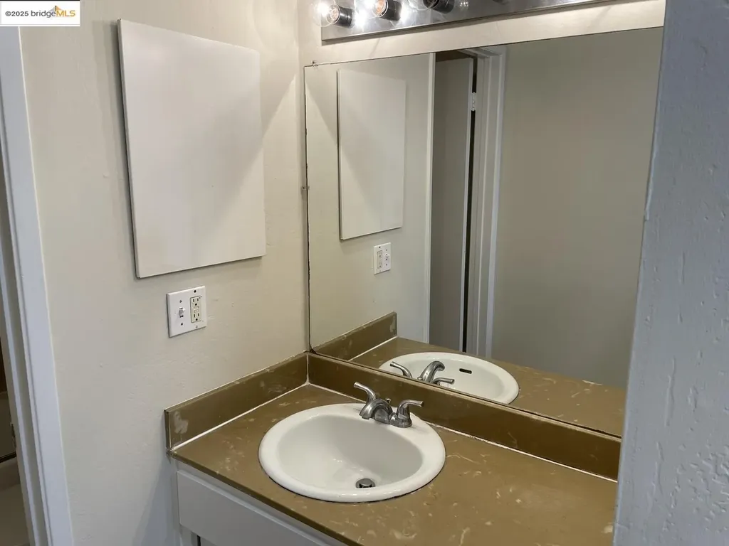 6 Captain Drive Emeryville CA 94608