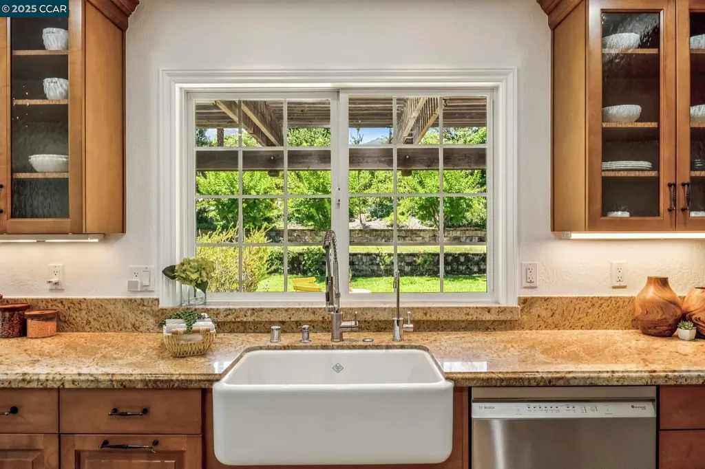 785 Bloching Circle Clayton CA 94517