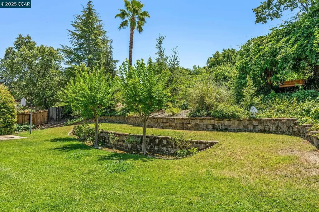 785 Bloching Circle Clayton CA 94517