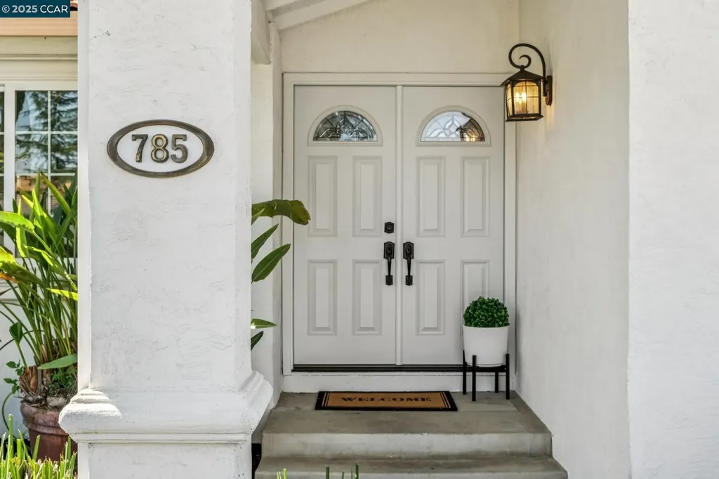 785 Bloching Circle Clayton CA 94517
