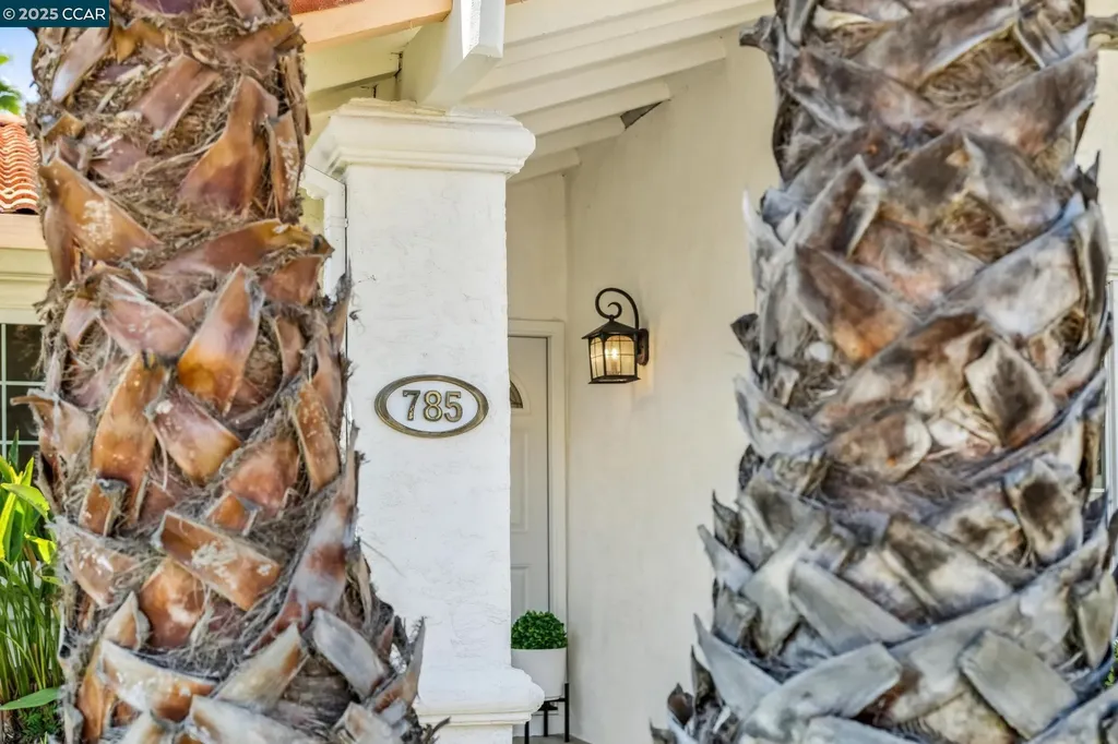 785 Bloching Circle Clayton CA 94517