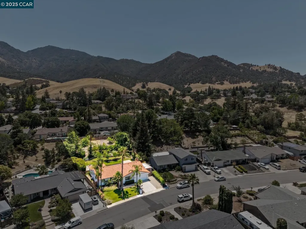 785 Bloching Circle Clayton CA 94517