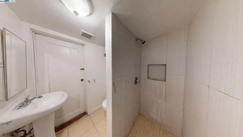 3314 Farnam Street Oakland CA 94601
