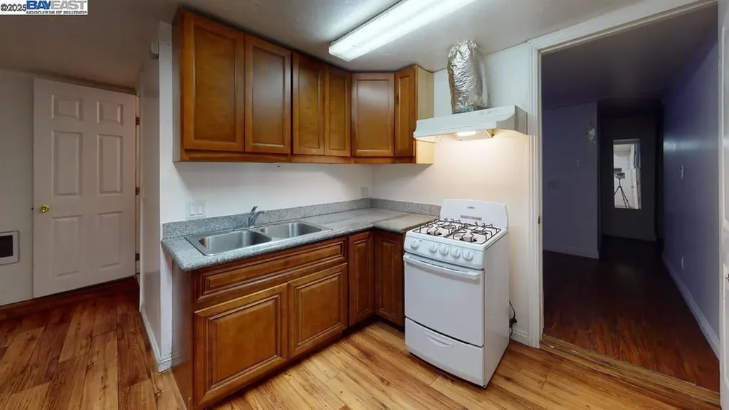 3314 Farnam Street Oakland CA 94601