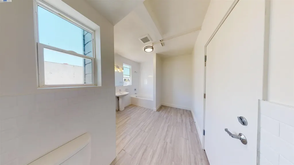 2327 San Pablo Avenue Oakland CA 94612