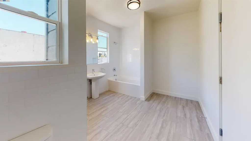 2327 San Pablo Avenue Oakland CA 94612