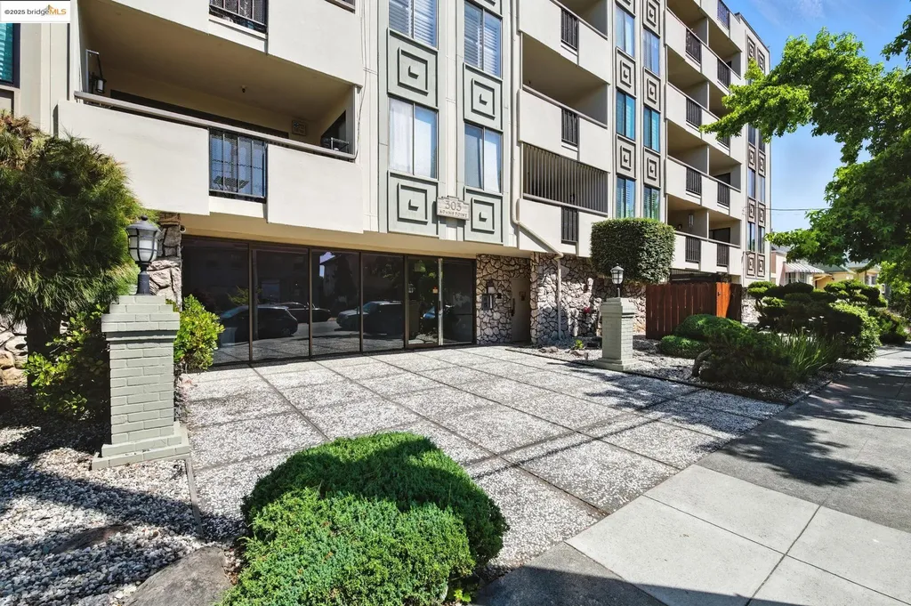 303 Adams Street Oakland CA 94610
