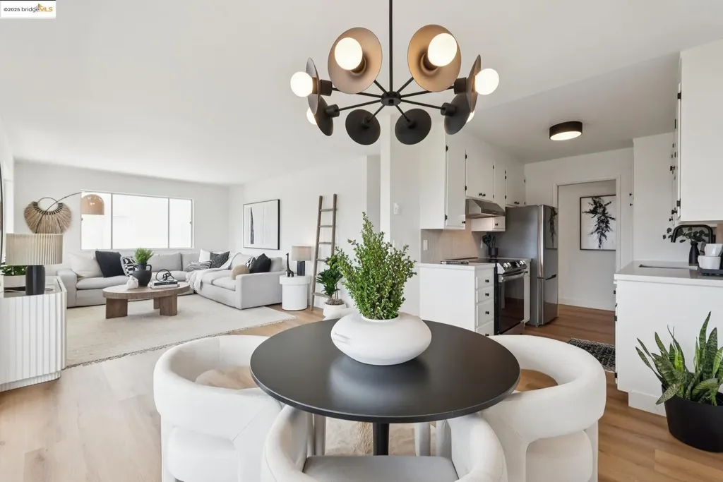 Oakland CA, 3750 Harrison Street, Unit 302