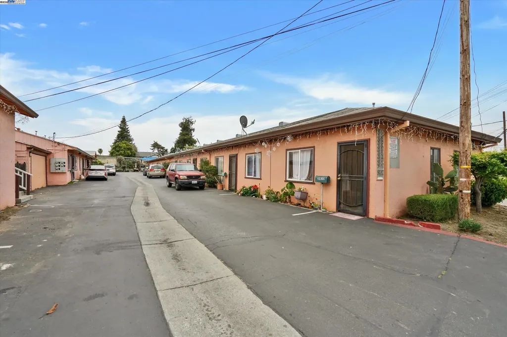 21806 Meekland Avenue Hayward CA 94541
